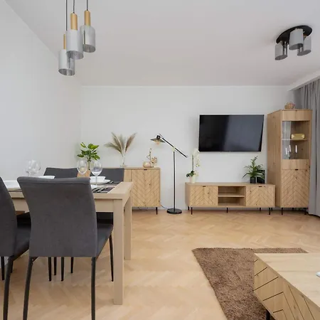 Goplanska Stylish With Balcony By Renters Daire *